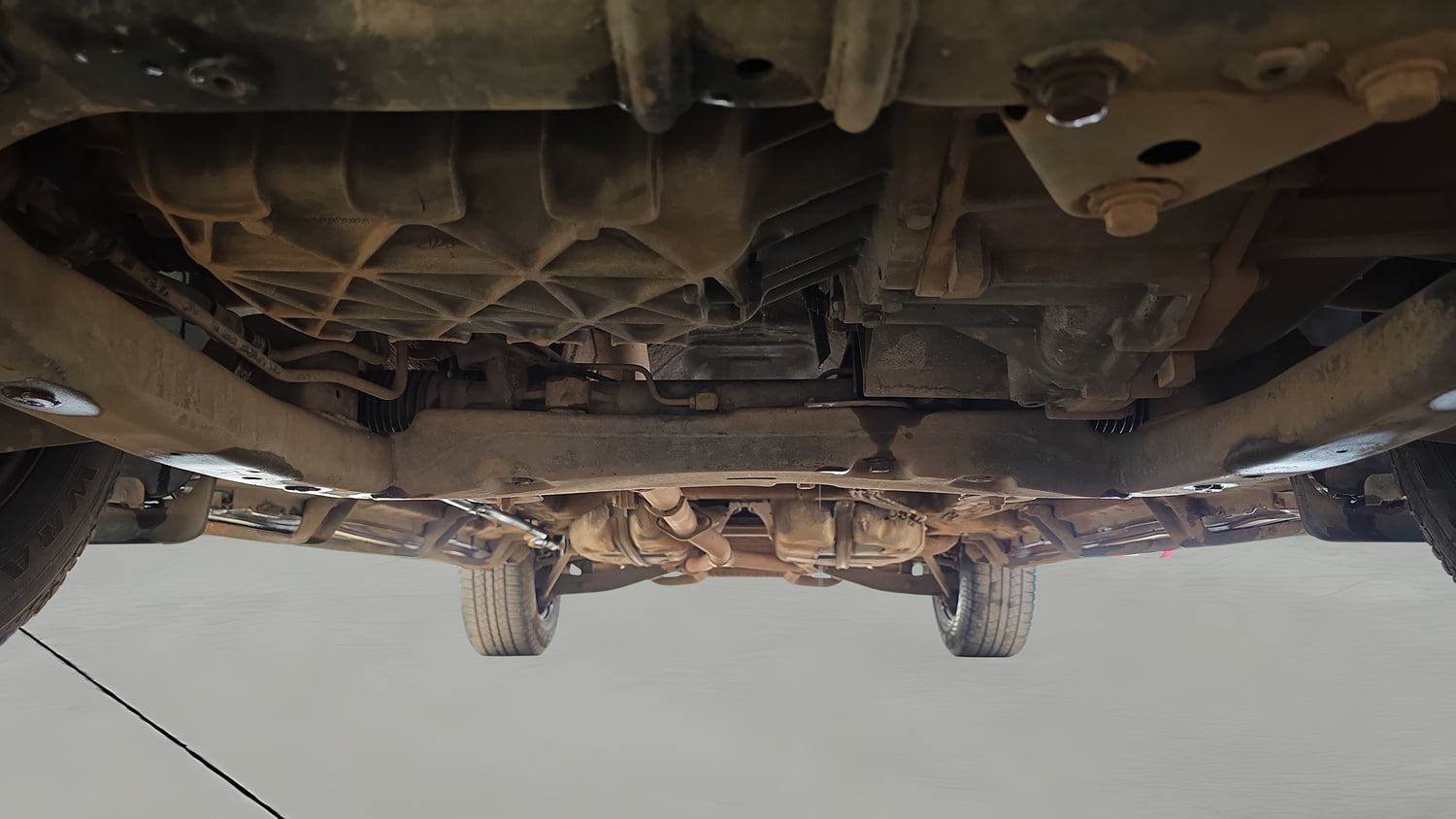 Used 2017 Mahindra XUV500 W4 Diesel Manual extra FRONT LEFT UNDERBODY VIEW