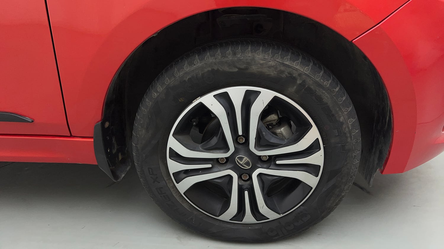Used 2022 Tata Tiago XT Petrol Manual tyres RIGHT FRONT TYRE RIM VIEW