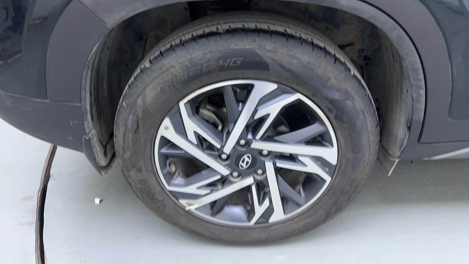 Used 2024 Hyundai Creta 1.5 Turbo Petrol DCT SX(O) Petrol Automatic tyres RIGHT REAR TYRE RIM VIEW