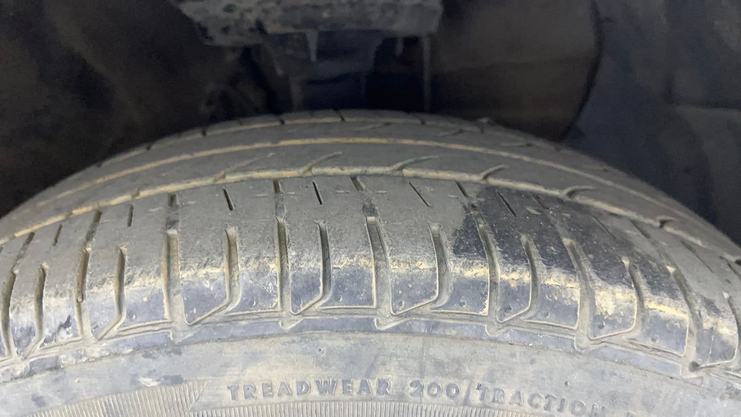 Used 2015 Hyundai Elite i20 Magna 1.2 Petrol Manual tyres RIGHT FRONT TYRE TREAD VIEW