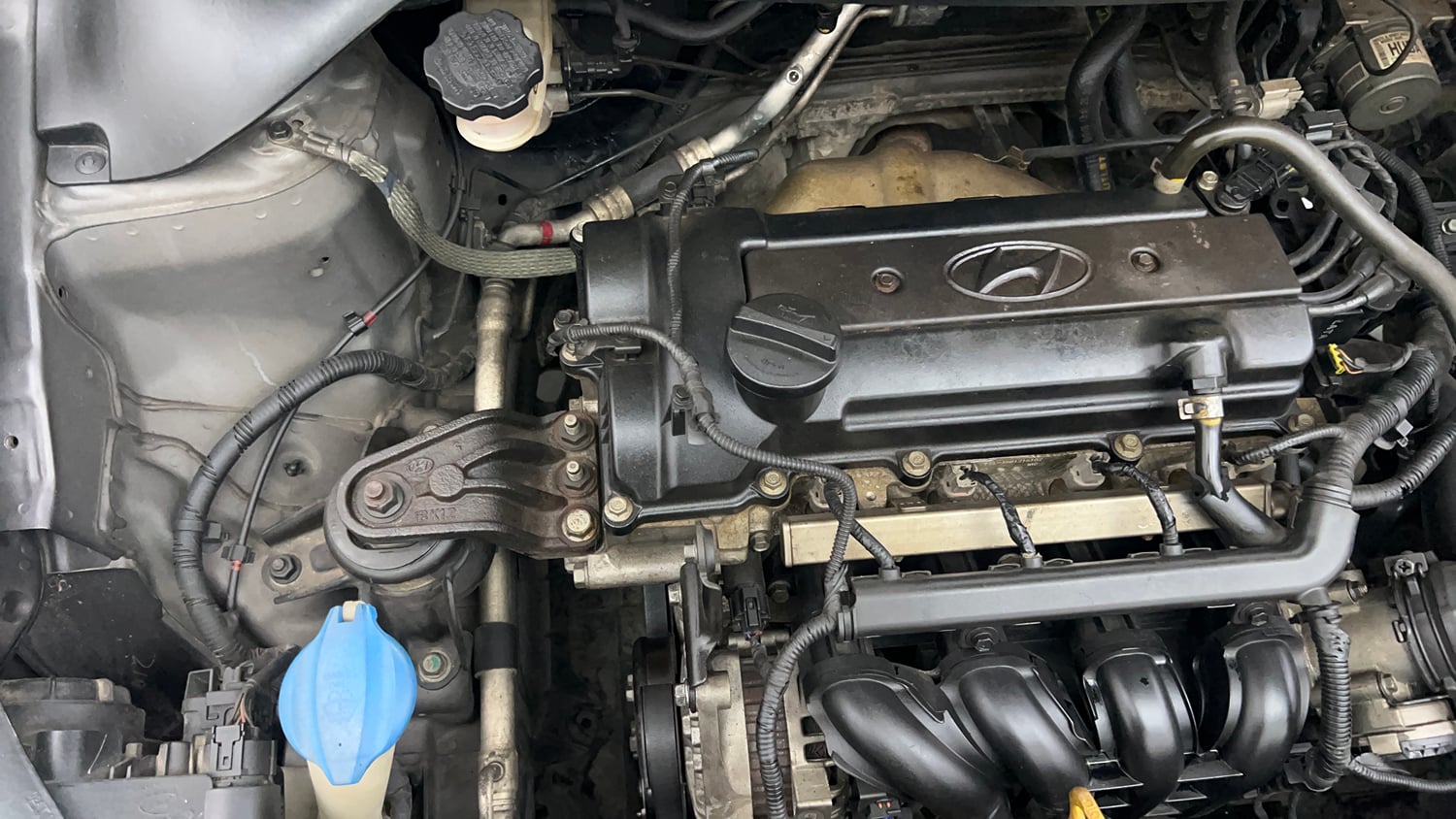 Used 2016 Hyundai Elite i20 Asta 1.2 (O) Petrol Manual engine ENGINE RIGHT SIDE VIEW