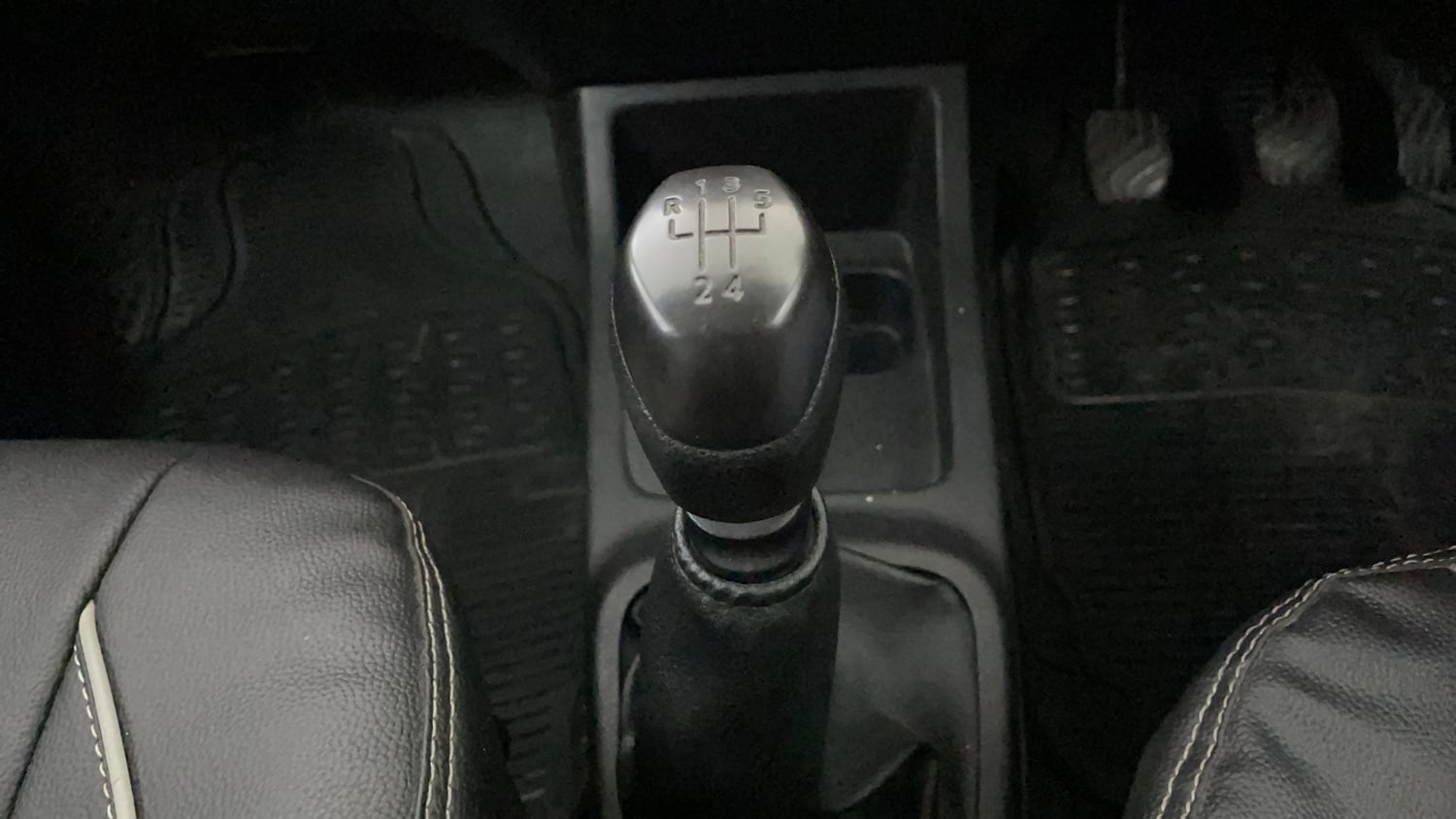 Used 2017 Renault Kwid RXT Petrol Manual interior GEAR  KNOB VIEW