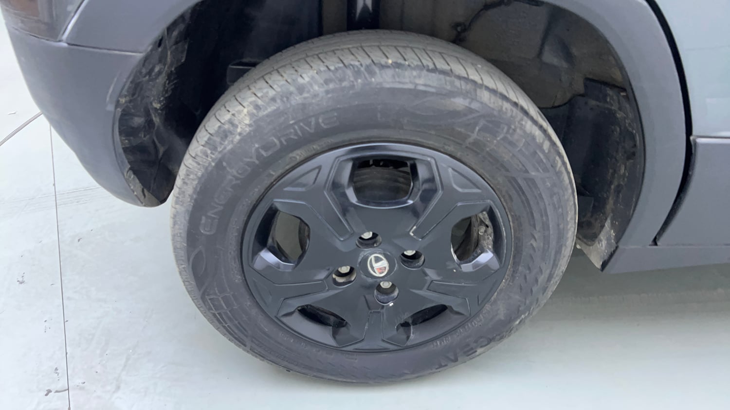 Used 2024 Tata Punch Accomplished iCNG Cng Manual tyres RIGHT REAR TYRE RIM VIEW