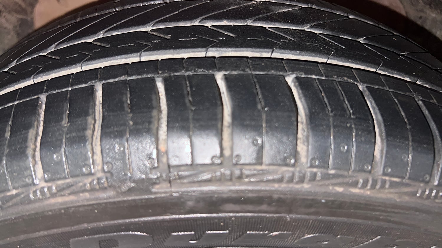 Used 2016 Ford Figo Aspire Titanium1.5 TDCi Diesel Manual tyres LEFT FRONT TYRE TREAD VIEW