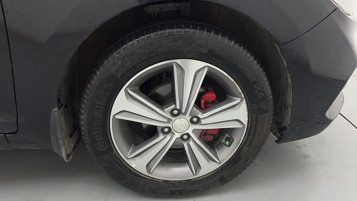 Used 2018 Hyundai Verna SX (O) 1.6 VTVT AT Petrol Automatic tyres RIGHT FRONT TYRE RIM VIEW