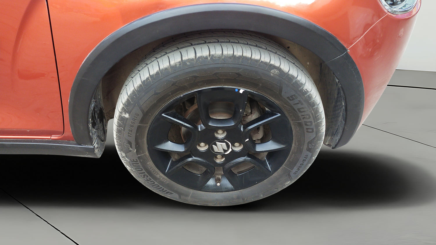 Used 2017 Maruti Suzuki Ignis Zeta 1.2 AMT Petrol Automatic tyres RIGHT FRONT TYRE RIM VIEW