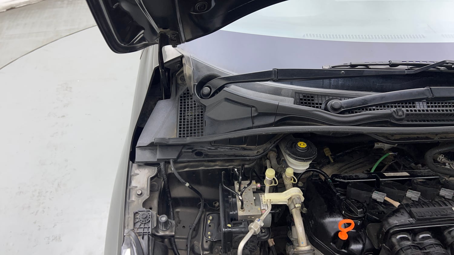 Used 2022 Honda City ZX CVT Petrol Petrol Automatic engine ENGINE RIGHT SIDE HINGE & APRON VIEW
