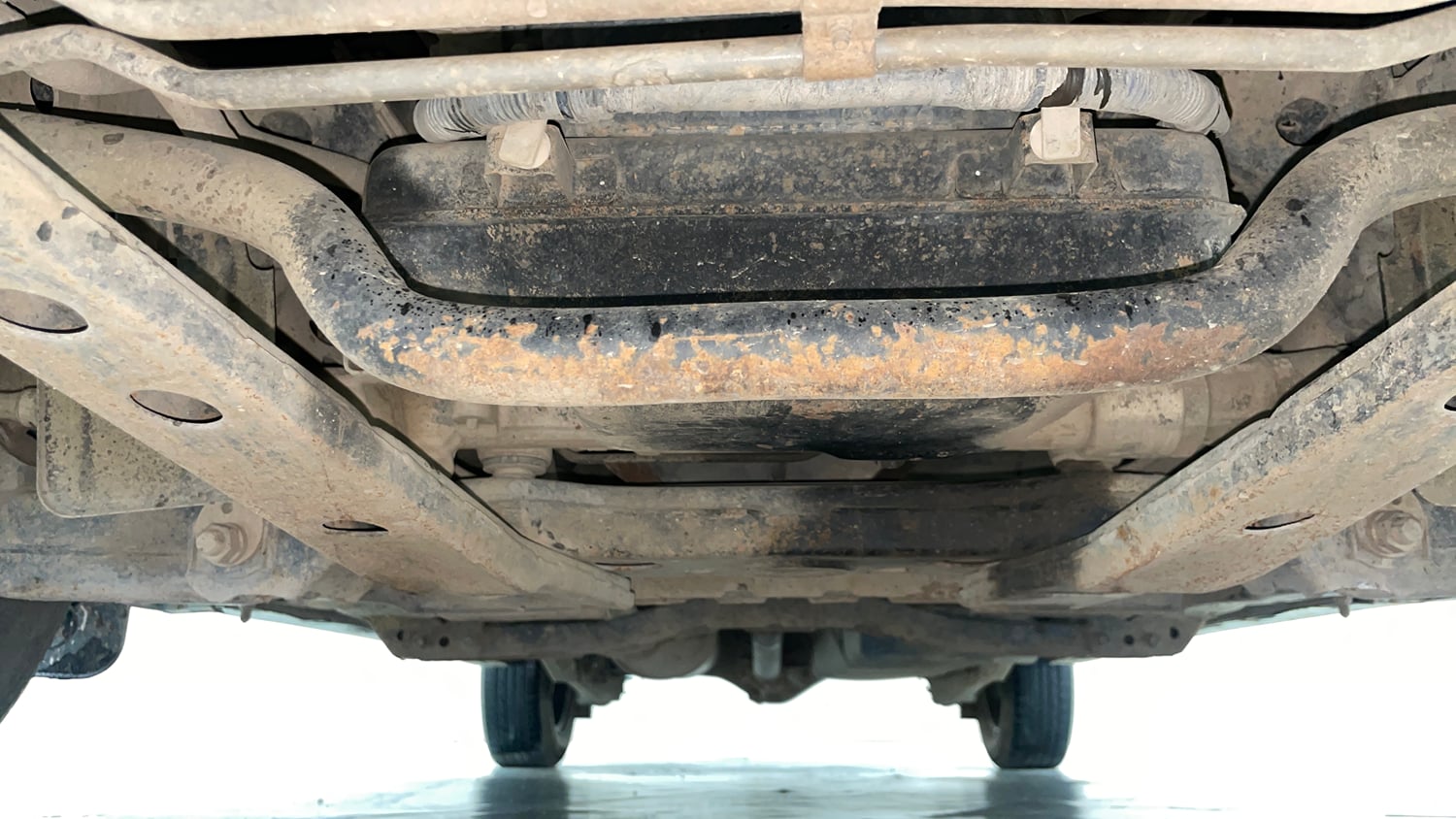 Used 2013 Toyota Innova 2.5 GX 8 STR BS-III Diesel Manual extra FRONT LEFT UNDERBODY VIEW