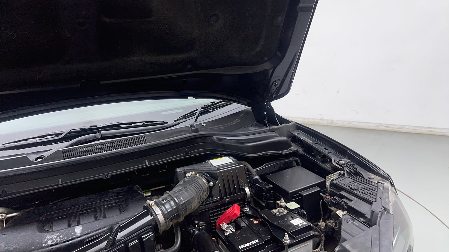 Used 2024 Mahindra XUV 3XO AX5 1.2 Petrol Petrol Manual engine ENGINE LEFT SIDE HINGE & APRON VIEW