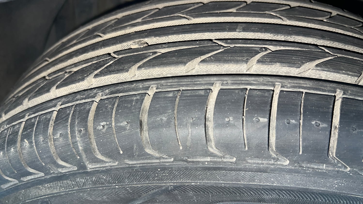 Used 2015 Hyundai Grand i10 Magna 1.2 Kappa VTVT Petrol Manual tyres LEFT FRONT TYRE TREAD VIEW