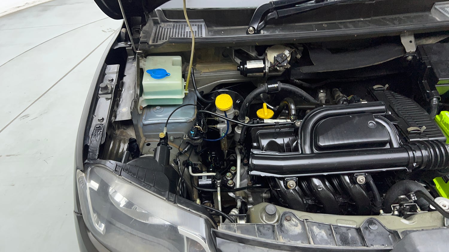 Used 2016 Renault Kwid RXT Petrol Manual engine ENGINE RIGHT SIDE VIEW