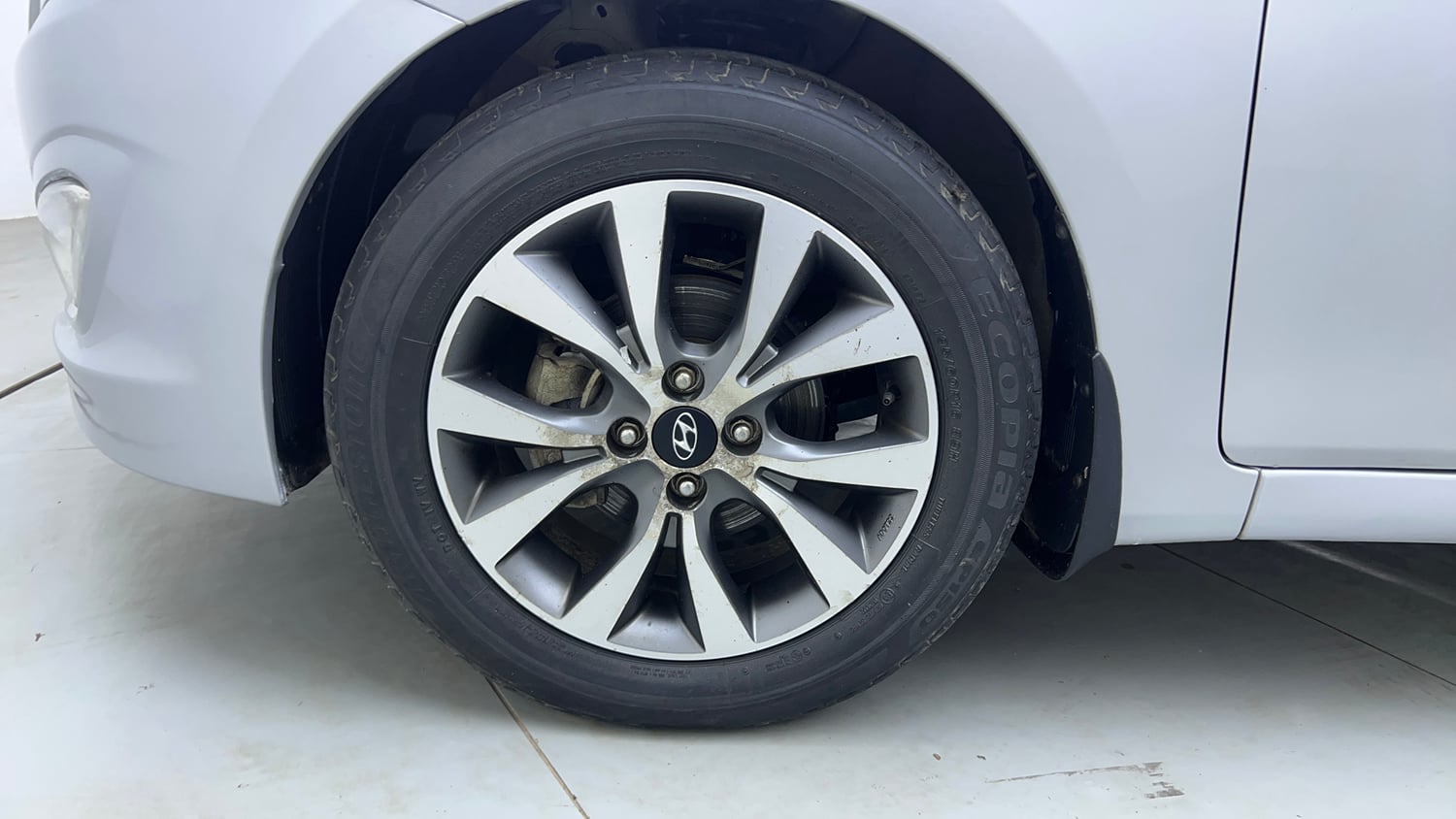 Used 2016 Hyundai Verna 1.6 VTVT SX Petrol Manual tyres LEFT FRONT TYRE RIM VIEW