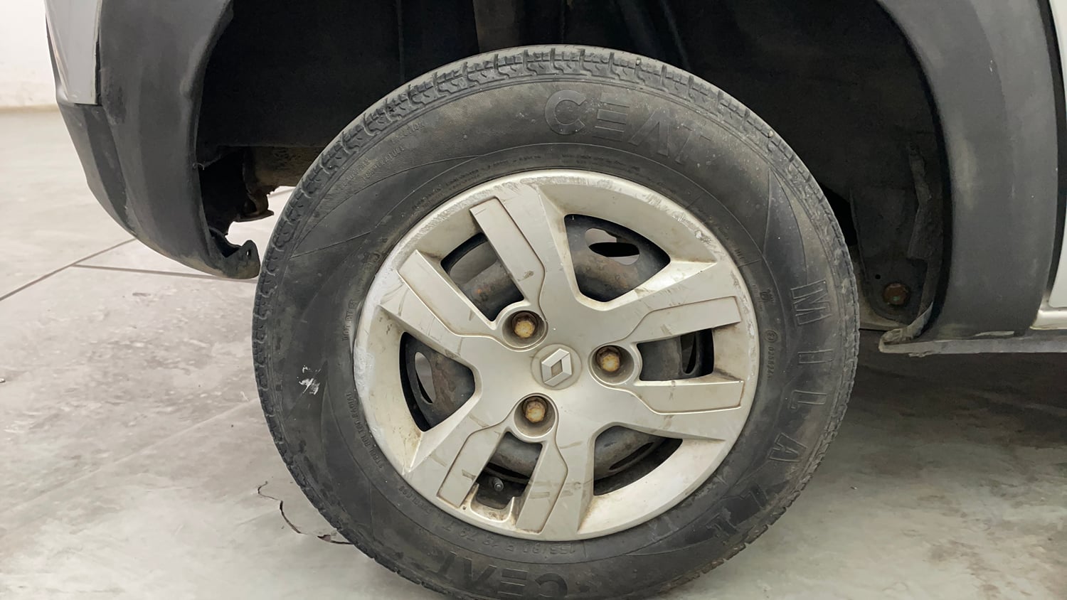 Used 2017 Renault Kwid RXT Petrol Manual tyres RIGHT REAR TYRE RIM VIEW
