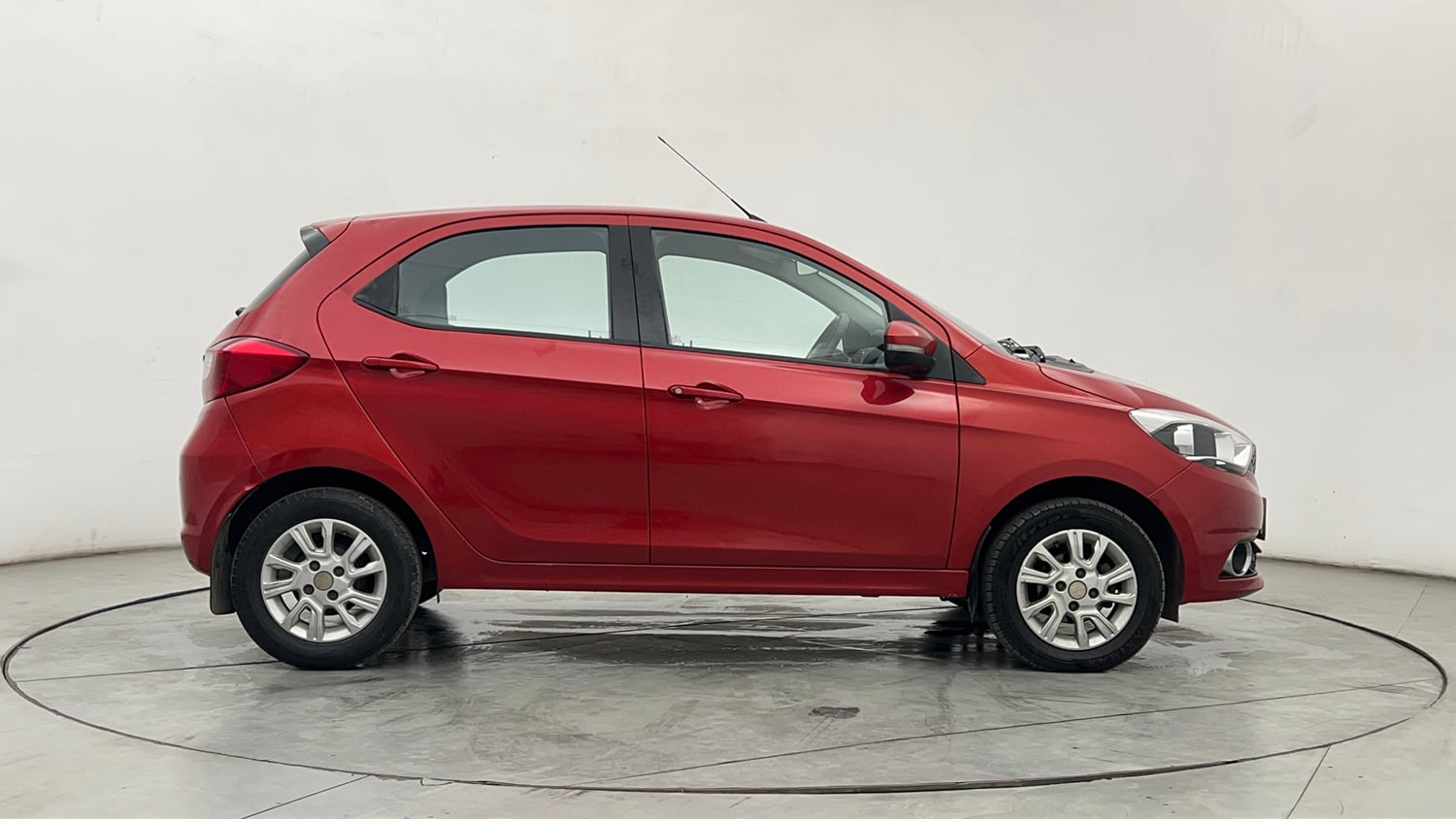 Used 2018 Tata Tiago Revotron XZ Petrol Manual exterior RIGHT SIDE VIEW