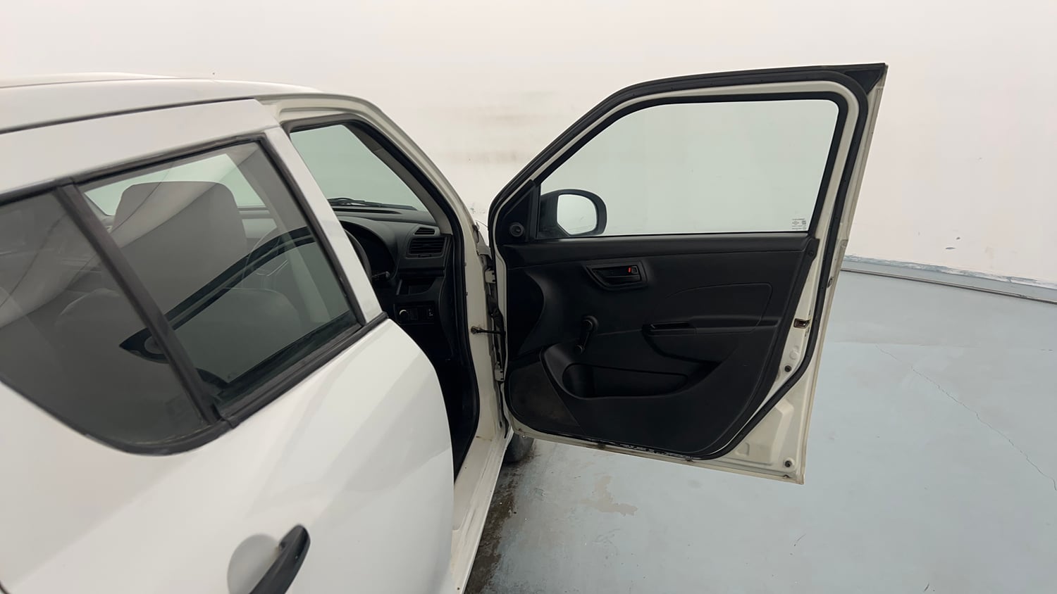 Used 2012 Maruti Suzuki Swift LXI CNG (Outside Fitted) Cng Manual interior RIGHT FRONT DOOR OPEN VIEW