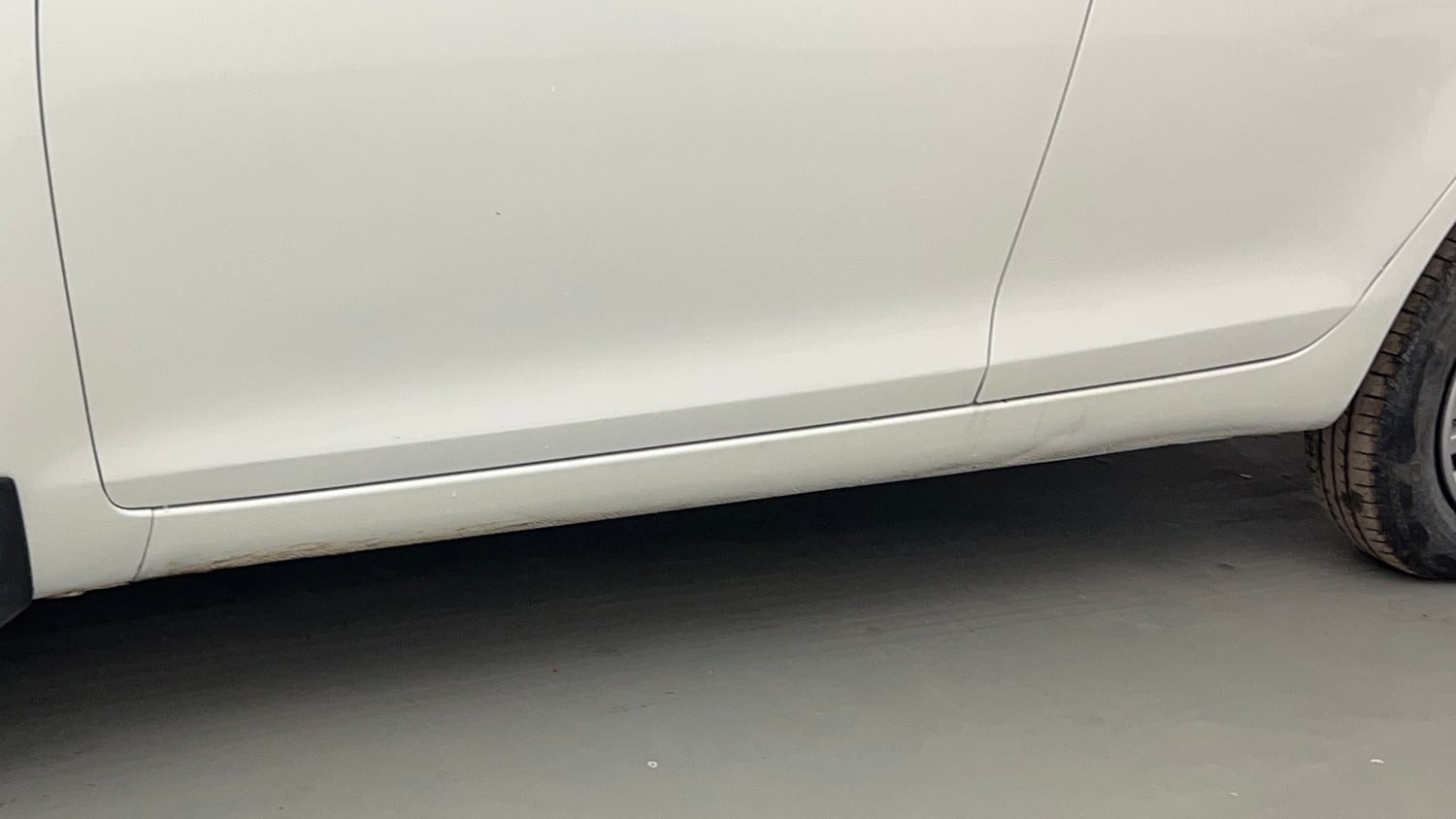 Used 2015 Maruti Suzuki Swift VXi Petrol Manual dents MINOR DENT