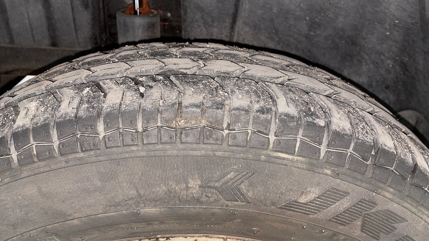 Used 2017 Maruti Suzuki Swift Lxi ABS (O) Petrol Manual tyres RIGHT REAR TYRE TREAD VIEW