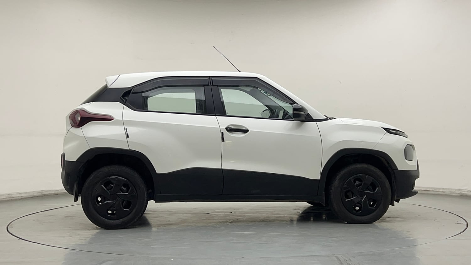 Used 2023 Tata Punch Pure MT Petrol Manual exterior RIGHT SIDE VIEW