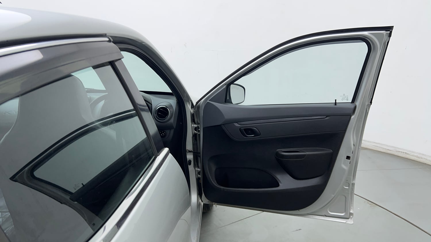 Used 2022 Renault Kwid RXT 1.0 (O) Petrol Manual interior RIGHT FRONT DOOR OPEN VIEW