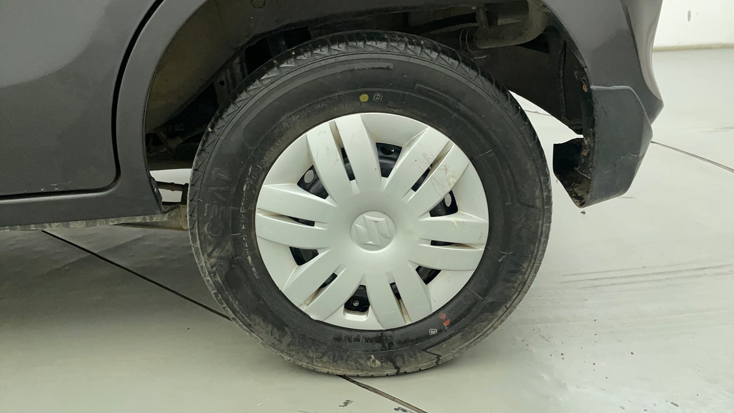Used 2022 Maruti Suzuki Alto 800 VXi Petrol Manual tyres LEFT REAR TYRE RIM VIEW
