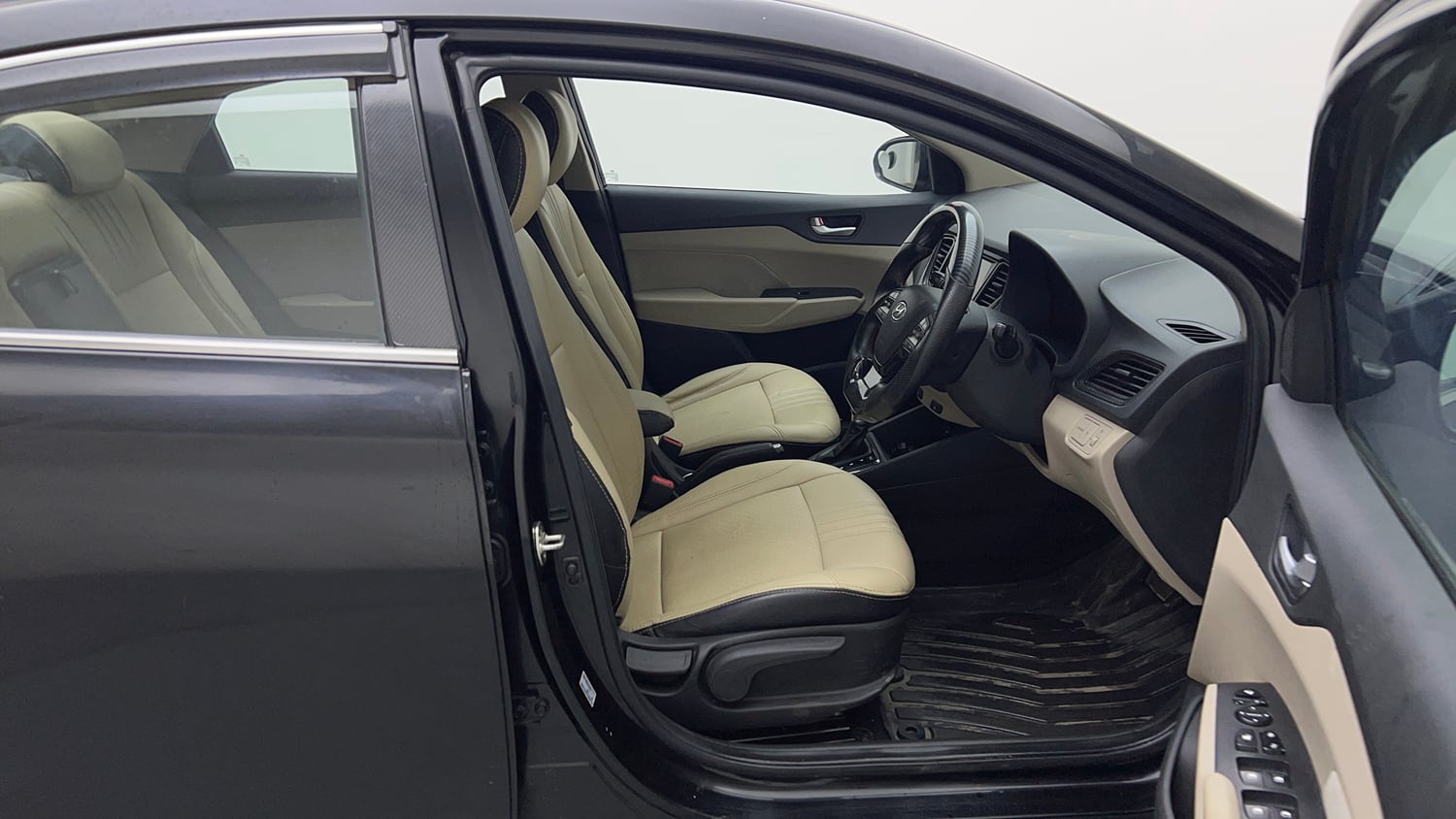 Used 2018 Hyundai Verna SX (O) 1.6 VTVT AT Petrol Automatic interior RIGHT SIDE FRONT DOOR CABIN VIEW