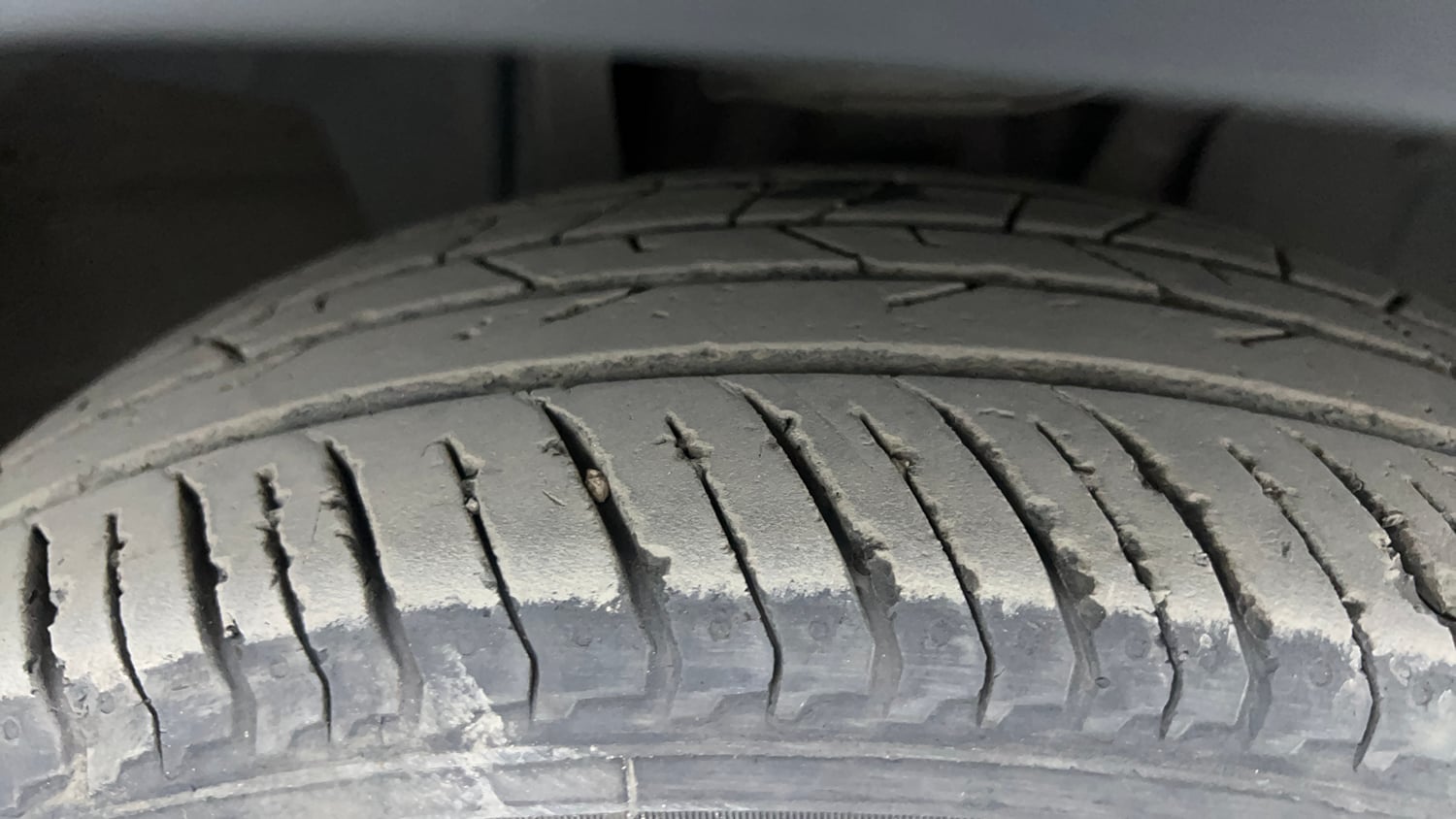 Used 2024 Nissan Magnite XV Premium Turbo CVT Dual Tone Petrol Automatic tyres RIGHT FRONT TYRE TREAD VIEW