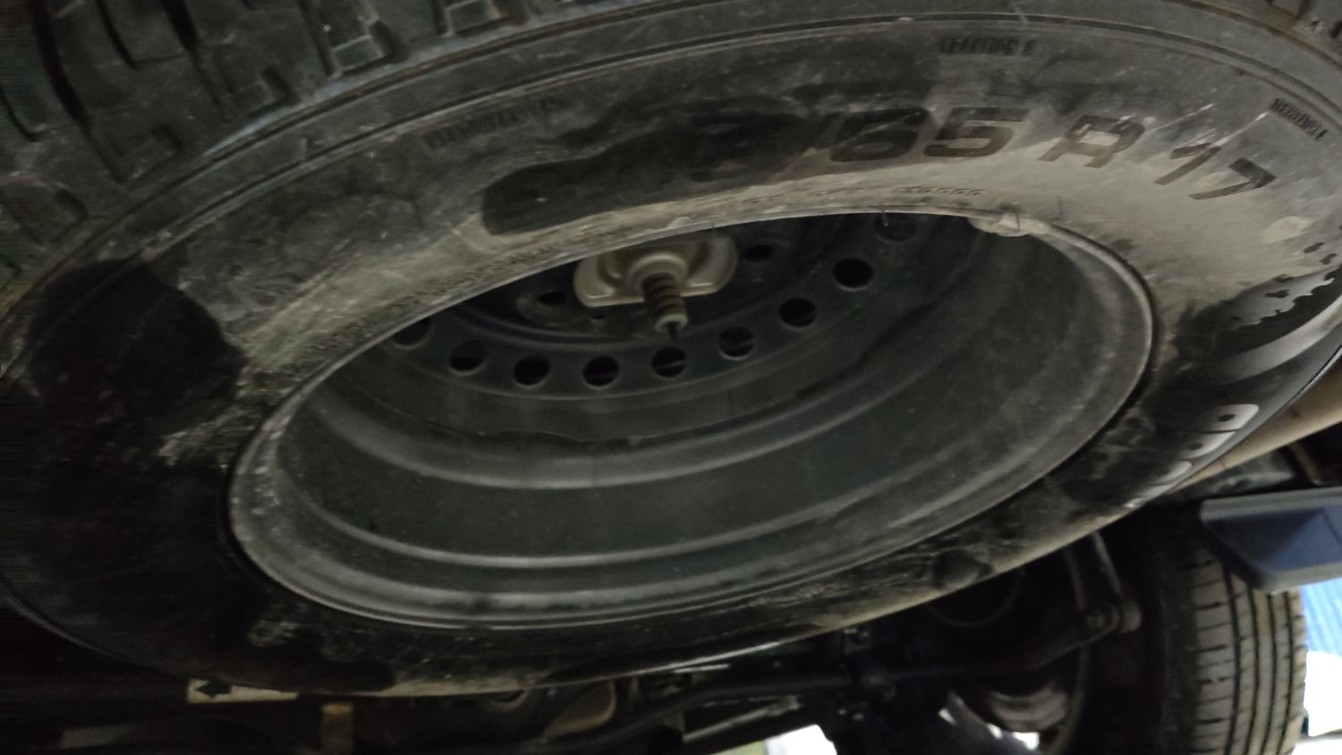 Used 2022 Mahindra Scorpio N Z8 L Petrol MT 7 STR Petrol Manual tyres SPARE TYRE VIEW