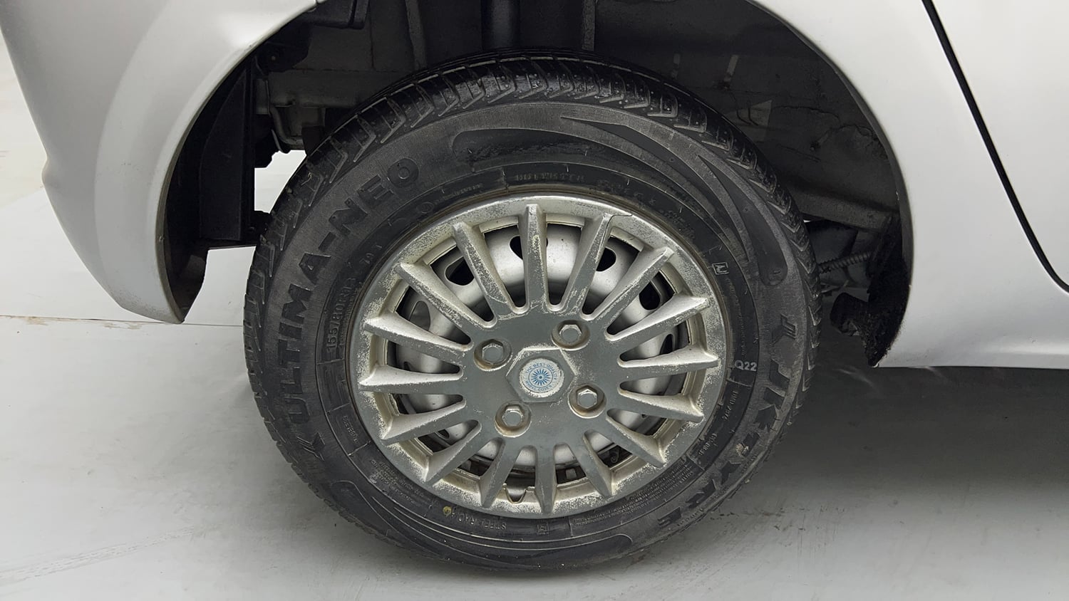 Used 2018 Tata Tiago Revotron XE Petrol Manual tyres RIGHT REAR TYRE RIM VIEW
