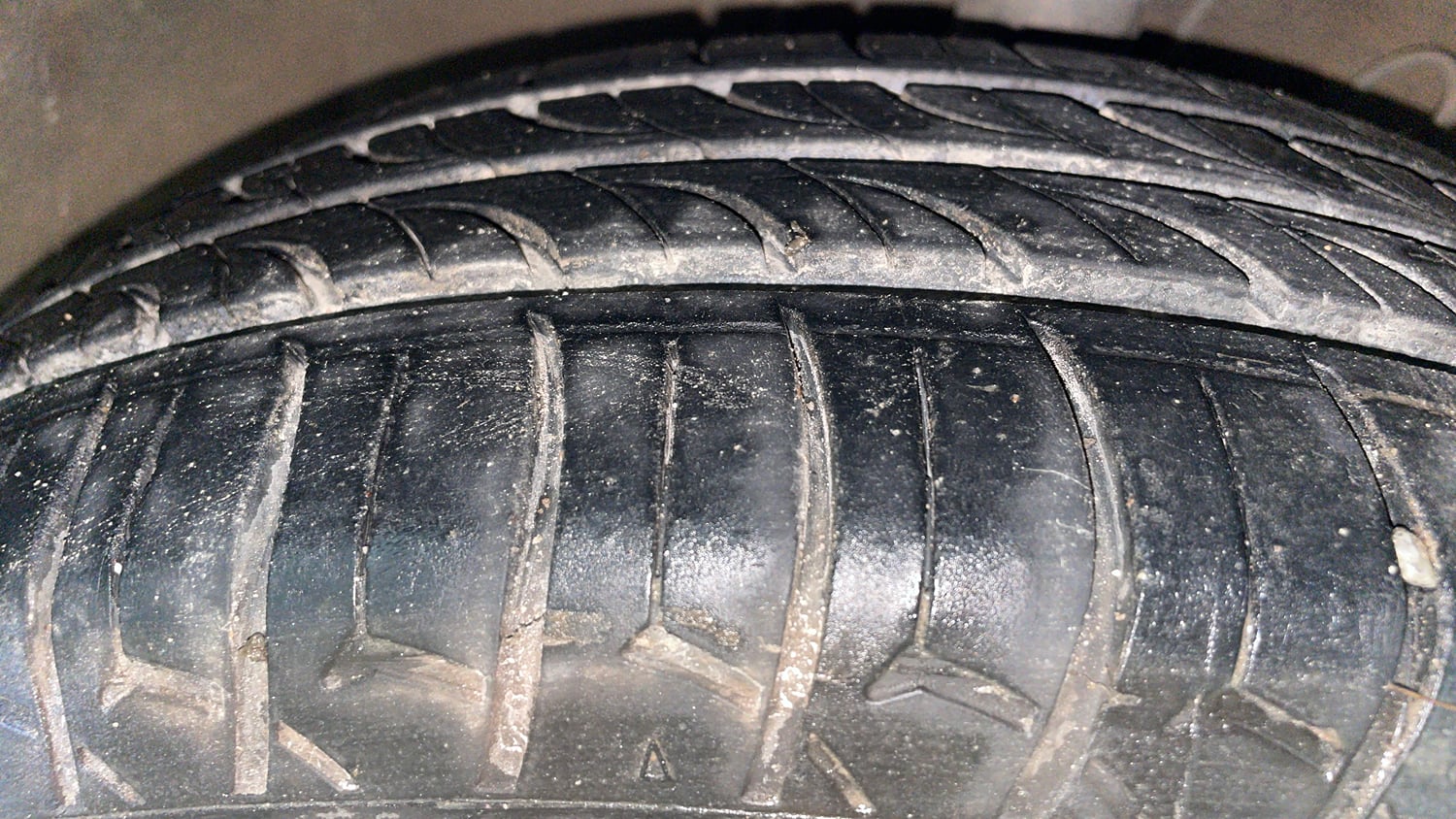 Used 2013 Hyundai i20 Magna (O) 1.2 Petrol Manual tyres RIGHT FRONT TYRE TREAD VIEW
