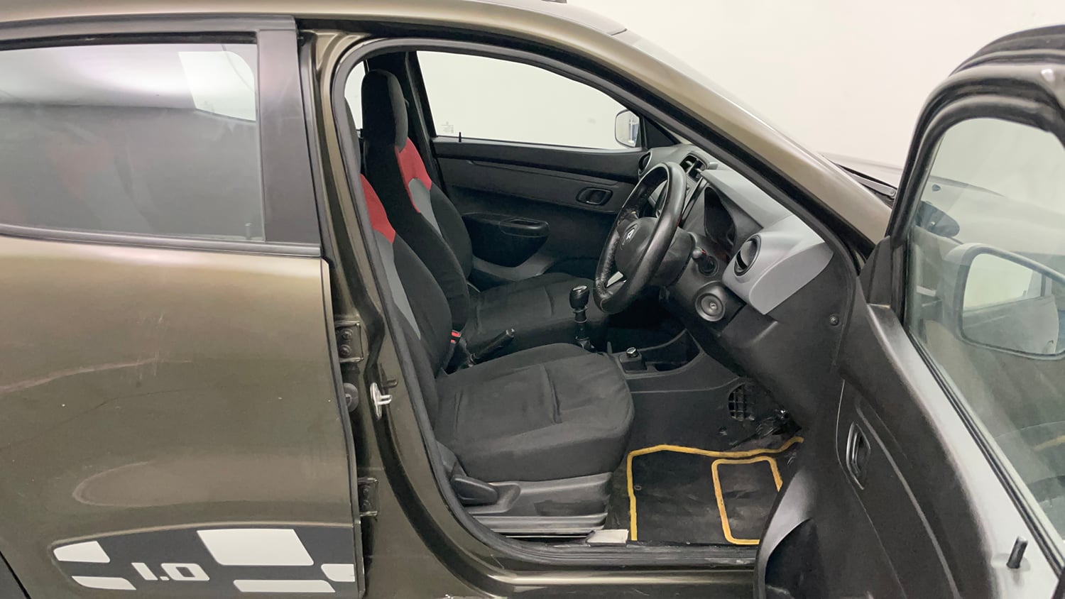 Used 2018 Renault Kwid 1.0 RXT Petrol Manual interior RIGHT SIDE FRONT DOOR CABIN VIEW