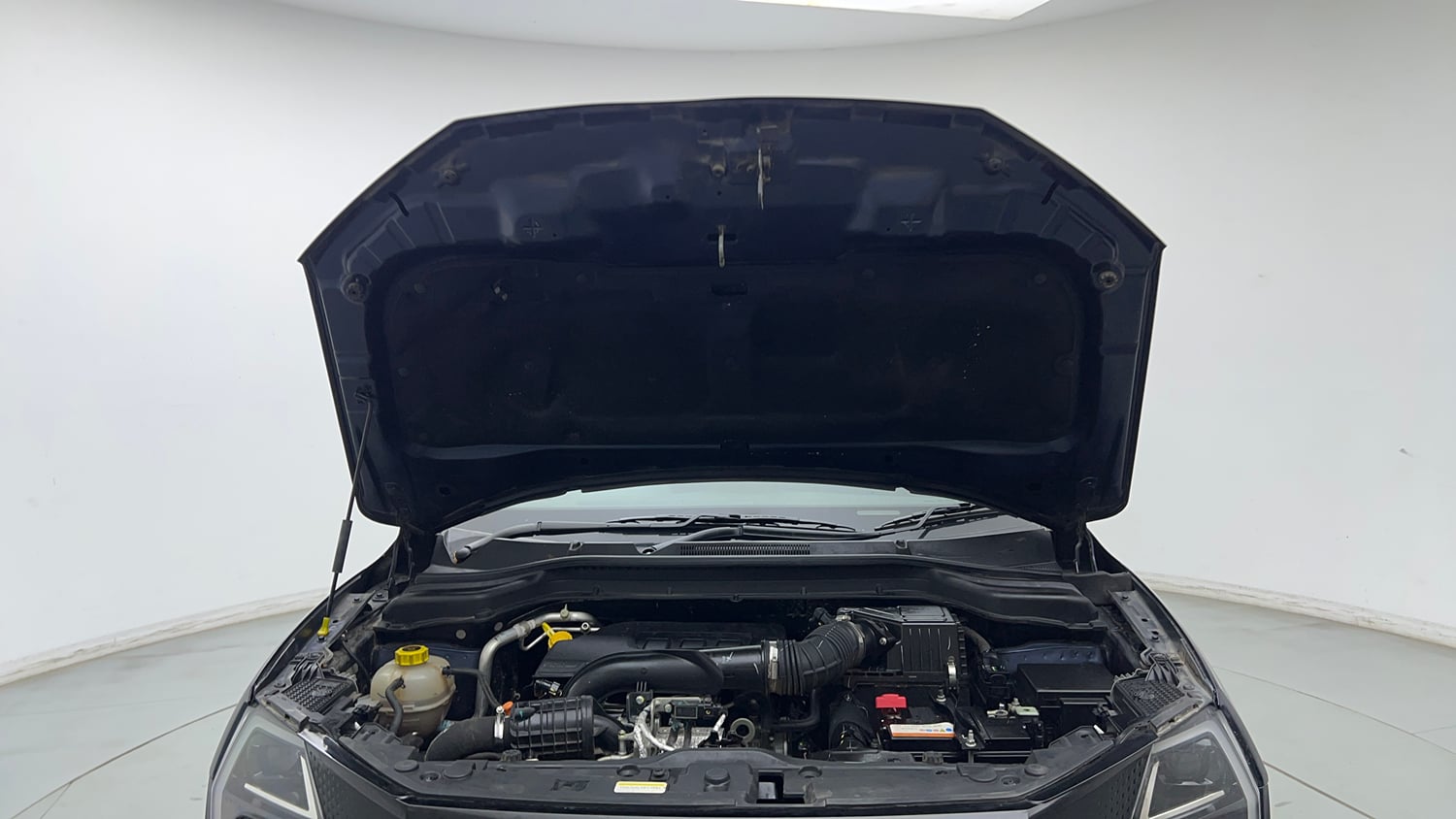 Used 2024 Mahindra XUV 3XO AX5L 1.2 Petrol Petrol Manual engine ENGINE & BONNET OPEN FRONT VIEW