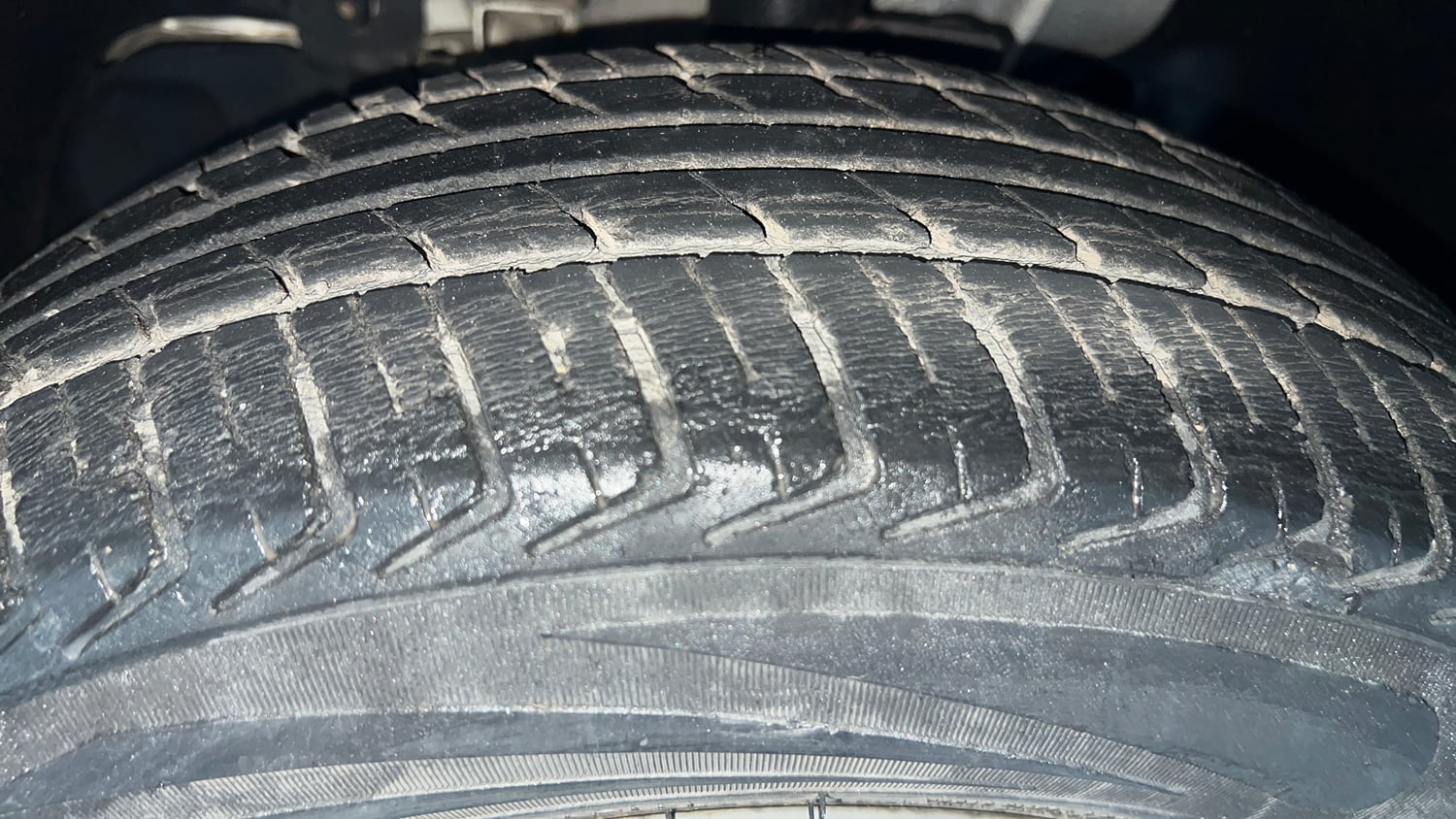 Used 2018 Tata Tiago Revotron XE Petrol Manual tyres LEFT FRONT TYRE TREAD VIEW