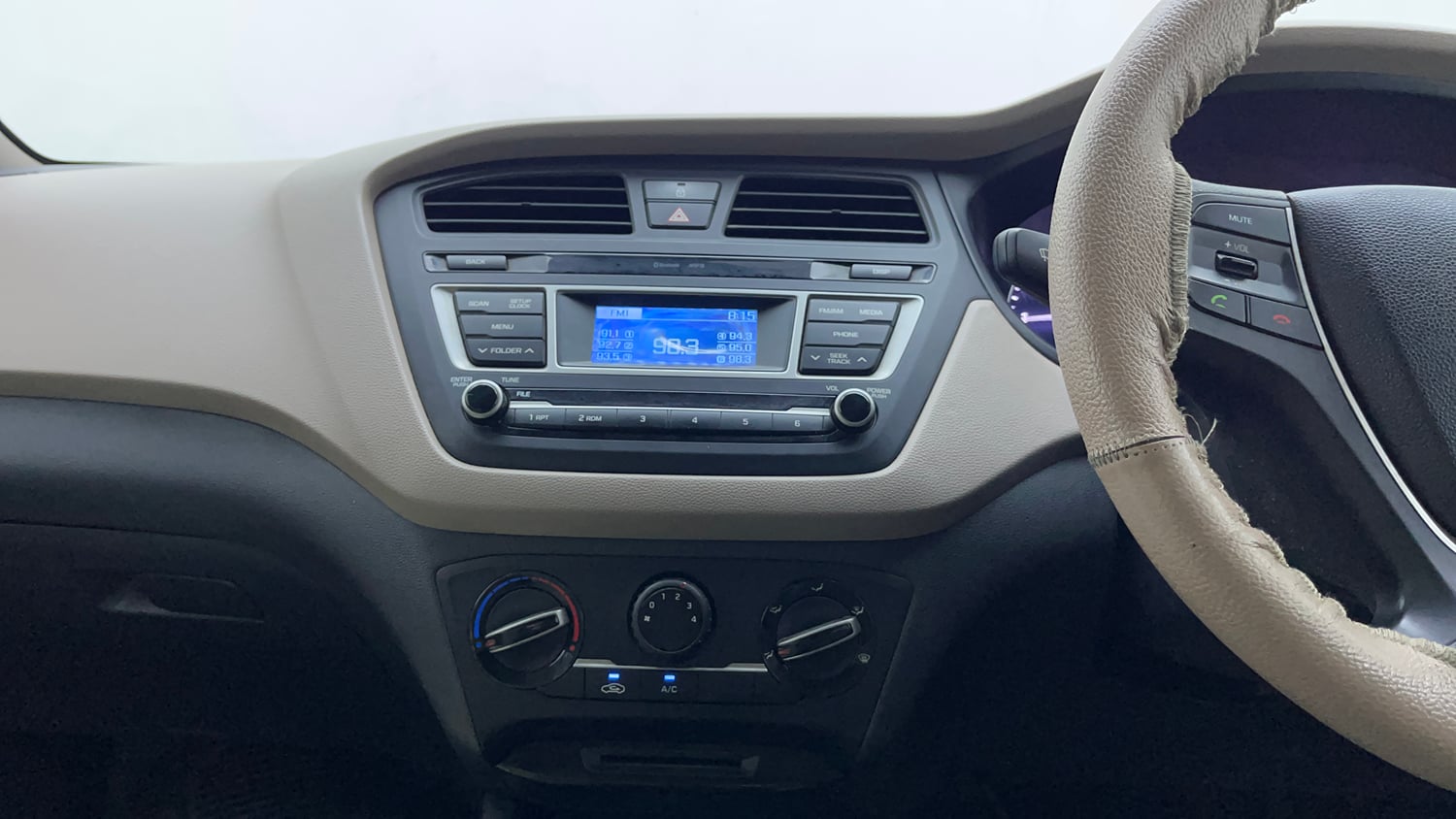 Used 2015 Hyundai Elite i20 Magna 1.2 Petrol Manual interior MUSIC SYSTEM & AC CONTROL VIEW