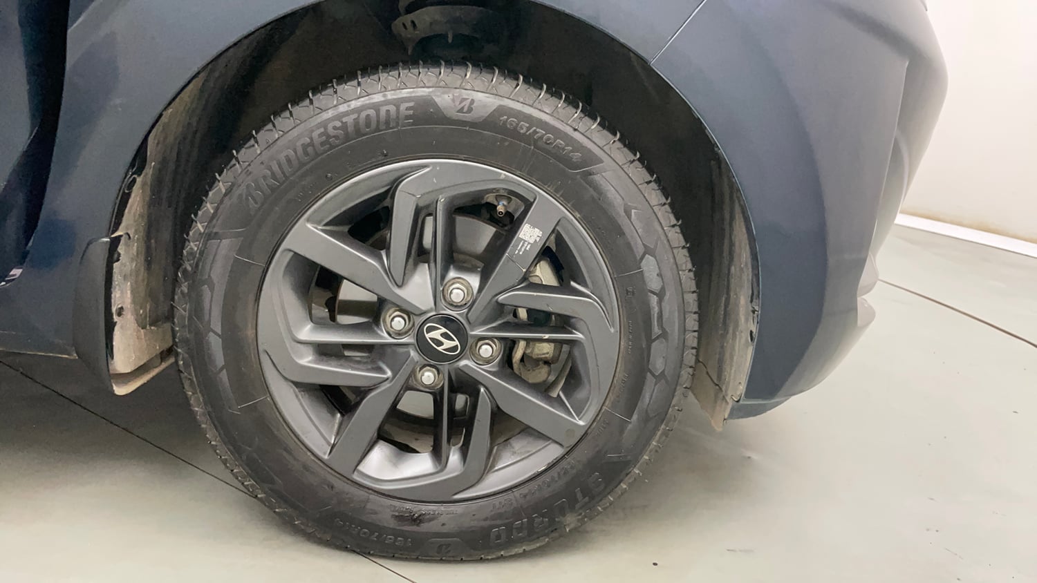 Used 2021 Hyundai Grand i10 Nios Sportz Petrol+cng(outside fitted) Cng Manual tyres RIGHT FRONT TYRE RIM VIEW