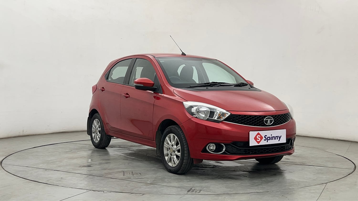 Used 2018 Tata Tiago Revotron XZ Petrol Manual exterior RIGHT FRONT CORNER VIEW