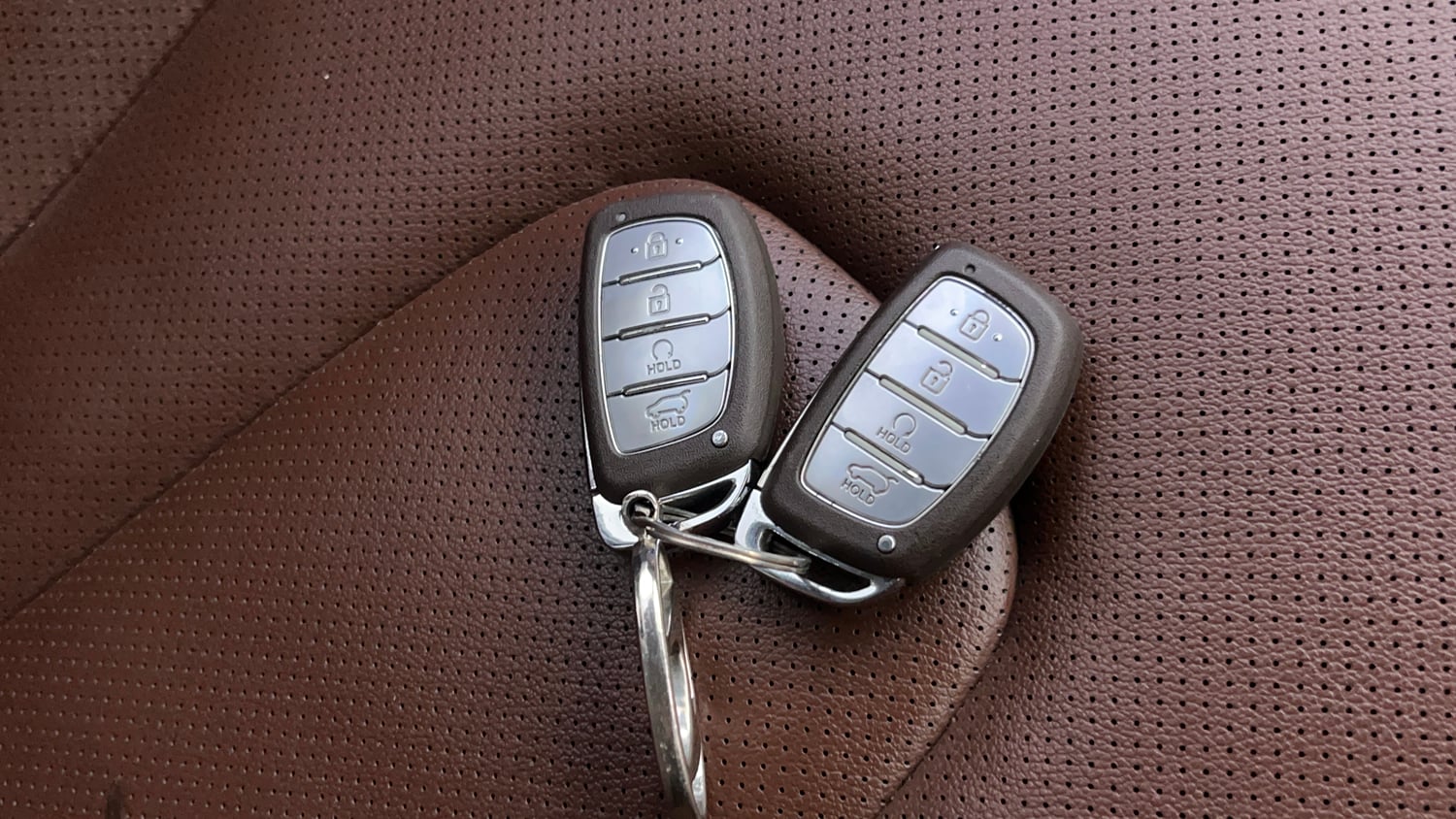 Used 2022 Hyundai Alcazar Signature (O) 6 STR 1.5 Diesel AT Diesel Automatic extra CAR KEY VIEW