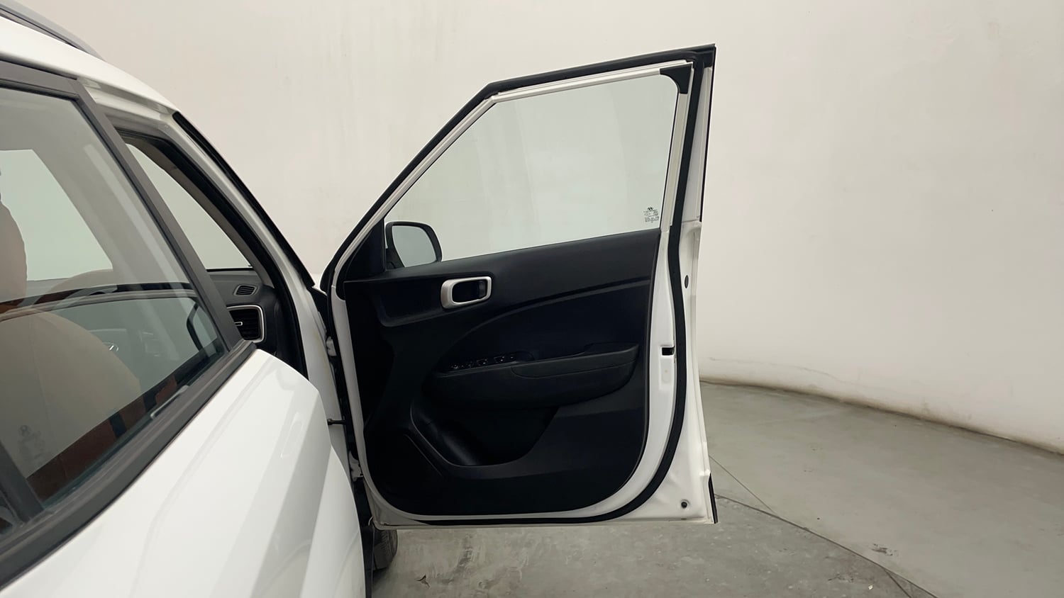 Used 2022 Hyundai Venue SX 1.5 CRDi Diesel Manual interior RIGHT FRONT DOOR OPEN VIEW