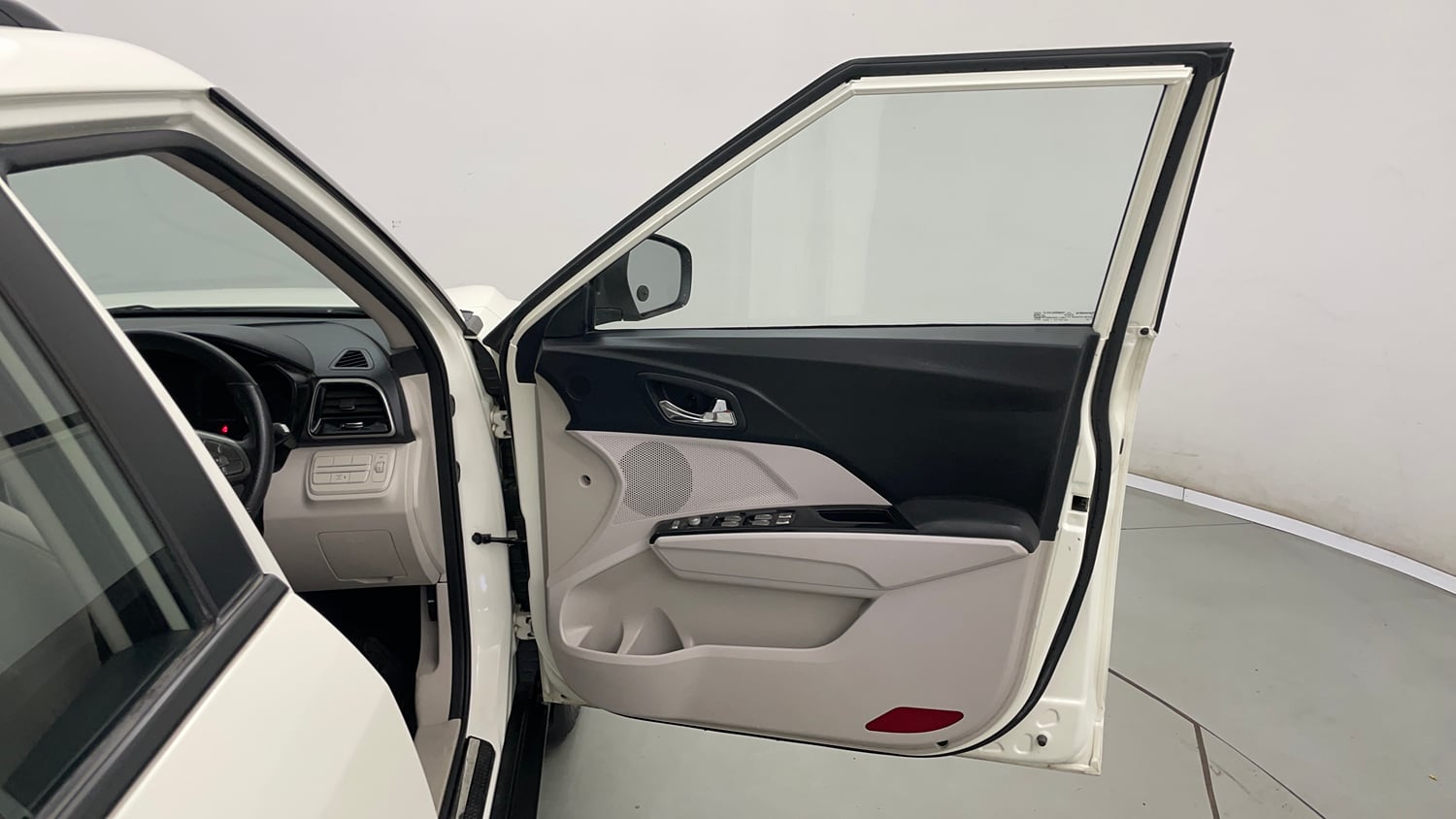 Used 2021 Mahindra XUV 300 W8 1.2 Petrol Petrol Manual interior RIGHT FRONT DOOR OPEN VIEW