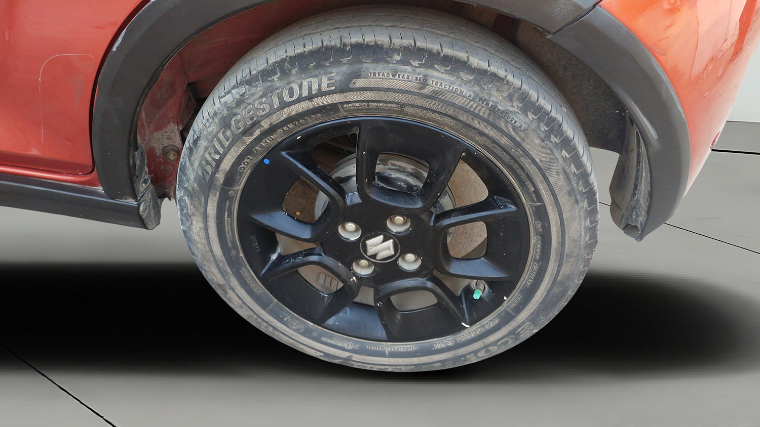 Used 2017 Maruti Suzuki Ignis Zeta 1.2 AMT Petrol Automatic tyres LEFT REAR TYRE RIM VIEW