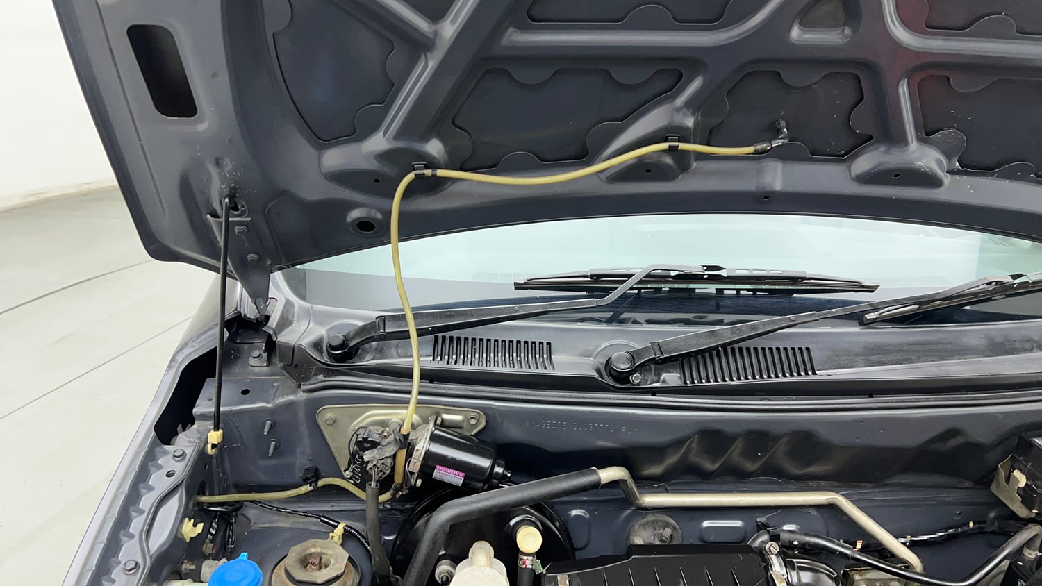 Used 2017 maruti-suzuki Alto K10 VXi (O) AMT Petrol Automatic engine ENGINE RIGHT SIDE HINGE & APRON VIEW