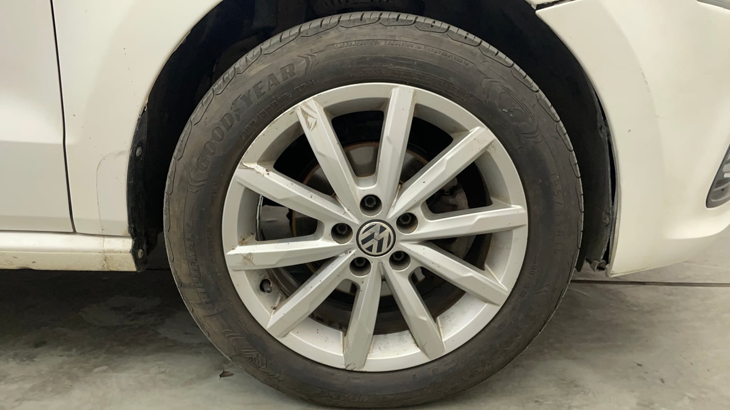Used 2018 Volkswagen Polo Highline Plus 1.0 (P) 16 Alloy Petrol Manual tyres RIGHT FRONT TYRE RIM VIEW