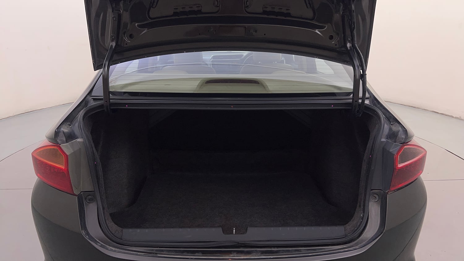 Used 2015 Honda City VX Petrol Manual interior DICKY INSIDE VIEW