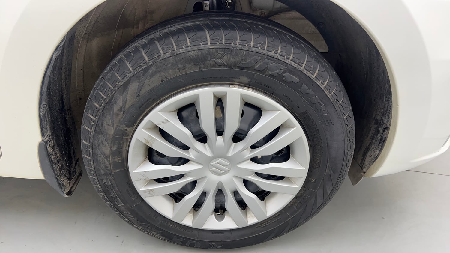 Used 2023 Maruti Suzuki Dzire VXi Petrol Manual tyres RIGHT FRONT TYRE RIM VIEW
