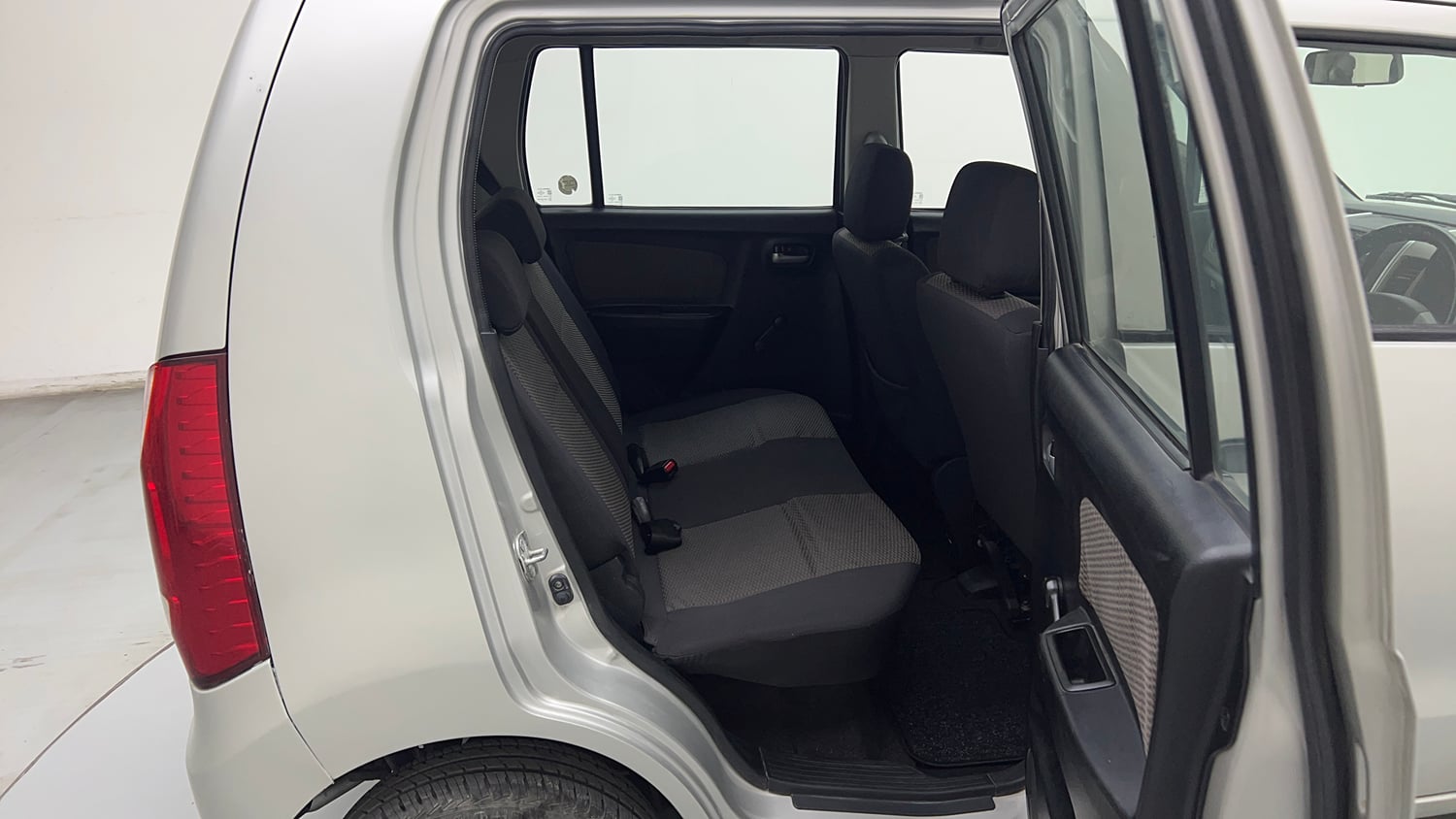 Used 2013 Maruti Suzuki Wagon R LXI Petrol Manual interior RIGHT SIDE REAR DOOR CABIN VIEW