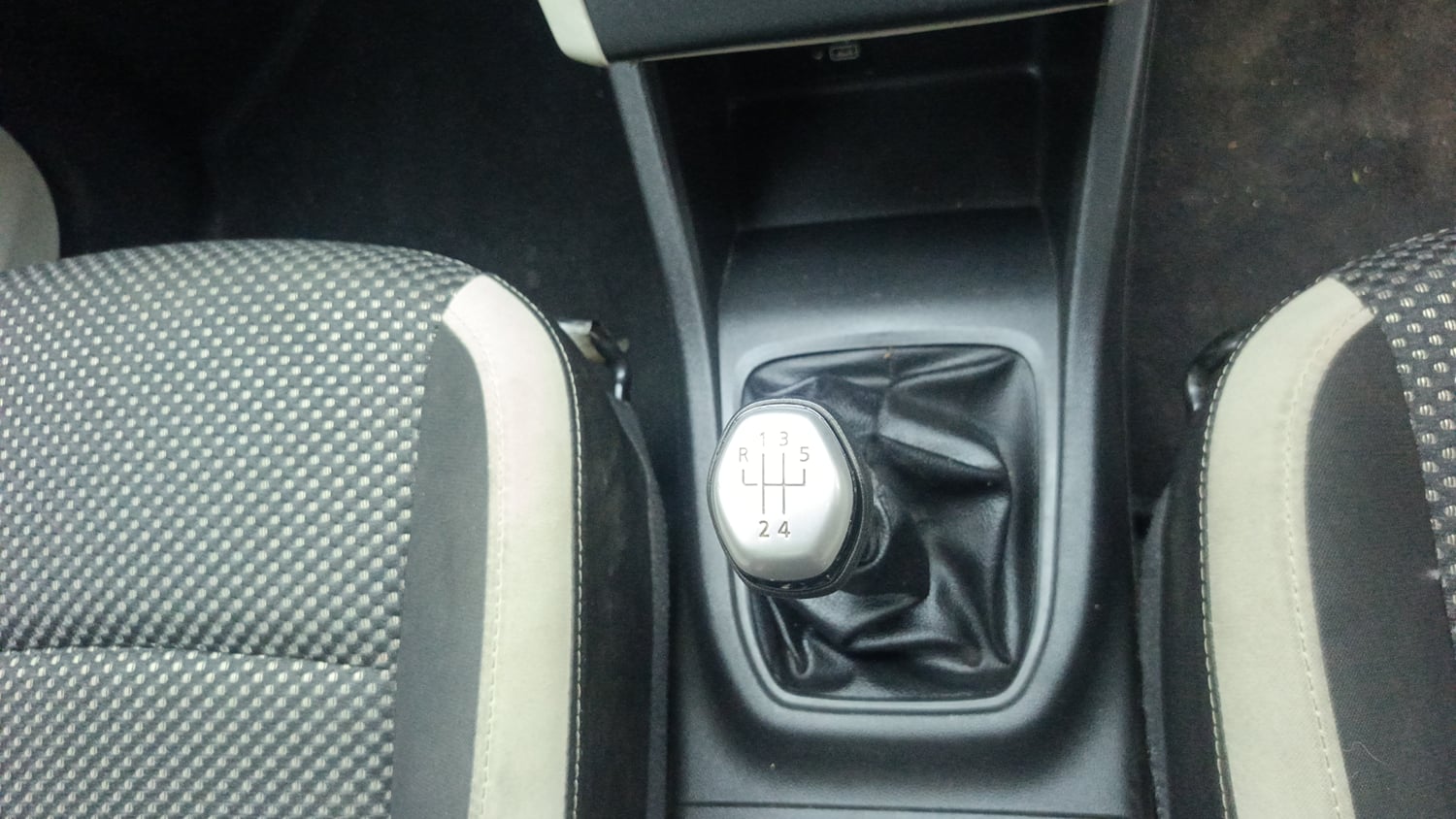 Used 2020 Renault Triber RXZ Petrol Manual interior GEAR  KNOB VIEW