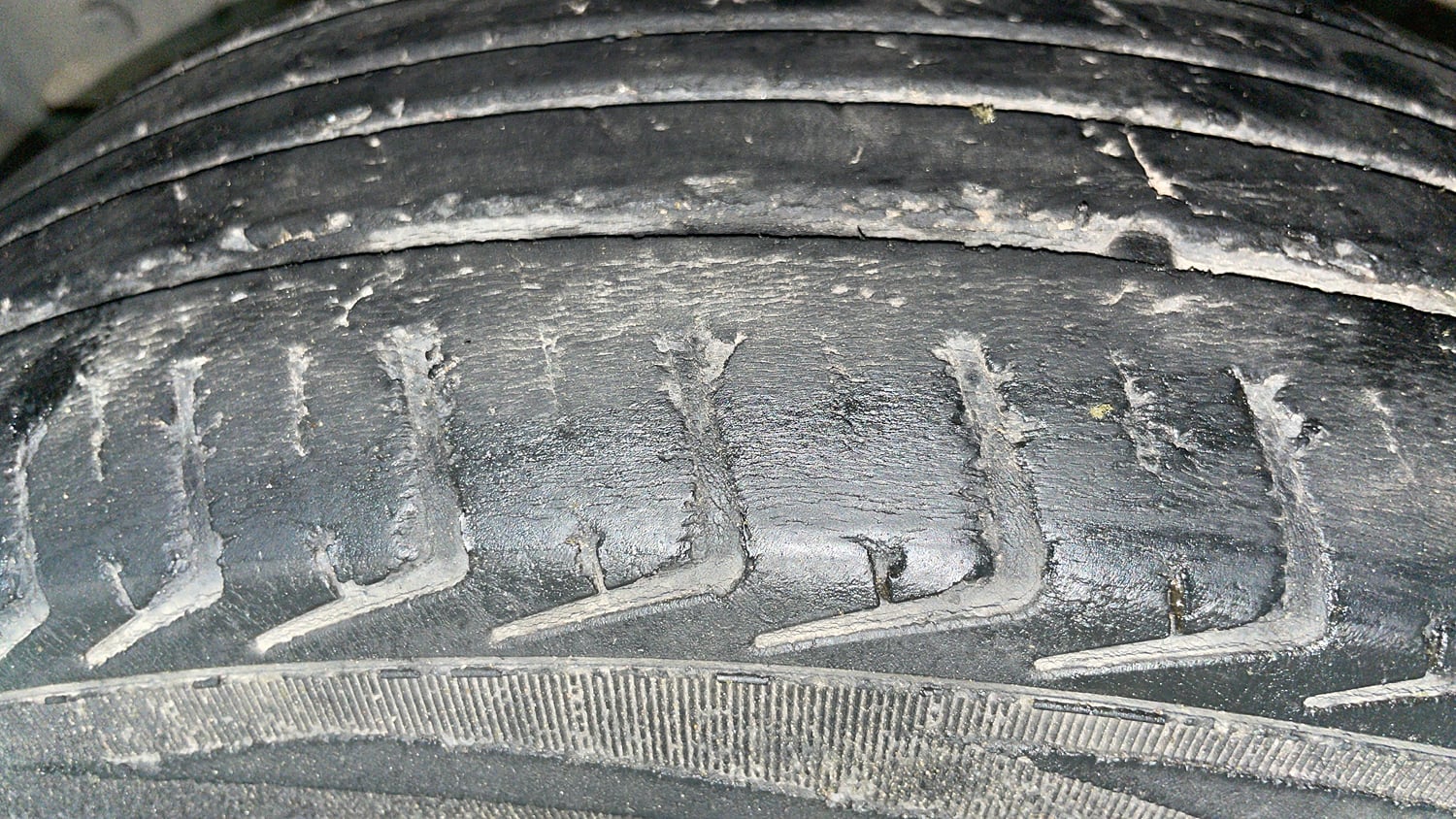 Used 2018 Renault Kwid 1.0 RXT AMT Opt Petrol Automatic tyres LEFT FRONT TYRE TREAD VIEW
