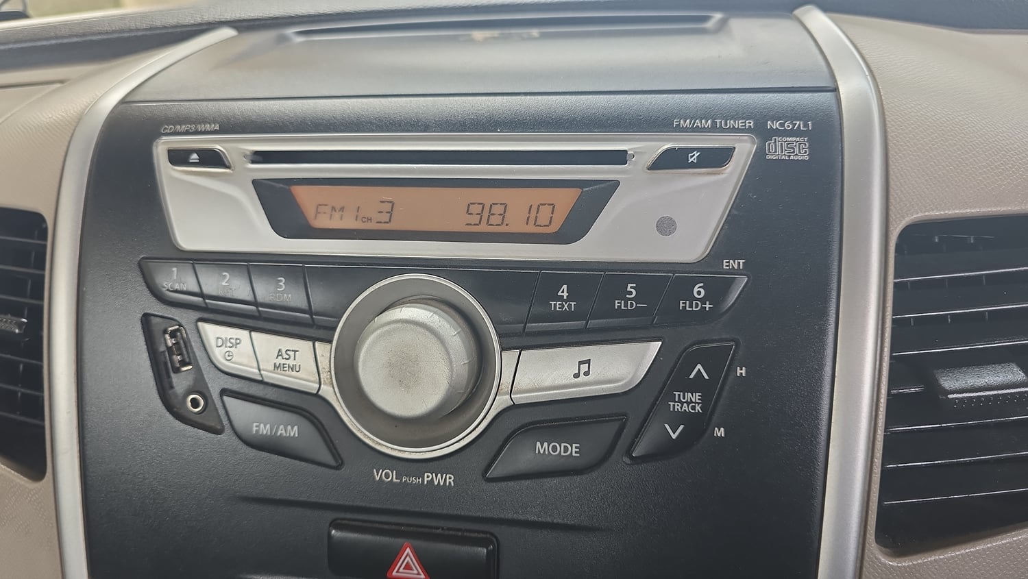 Used 2015 Maruti Suzuki Wagon R VXI Petrol Manual top_features Integrated (in-dash) music system