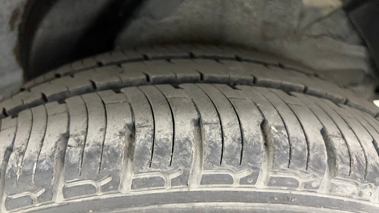 Used 2012 Hyundai i20 Sportz 1.2 BS-IV Petrol Manual tyres LEFT REAR TYRE TREAD VIEW