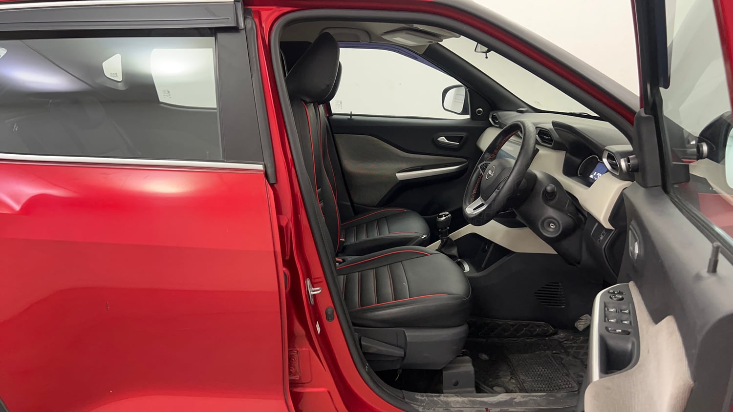Used 2022 Nissan Magnite XV Executive Petrol Manual interior RIGHT SIDE FRONT DOOR CABIN VIEW
