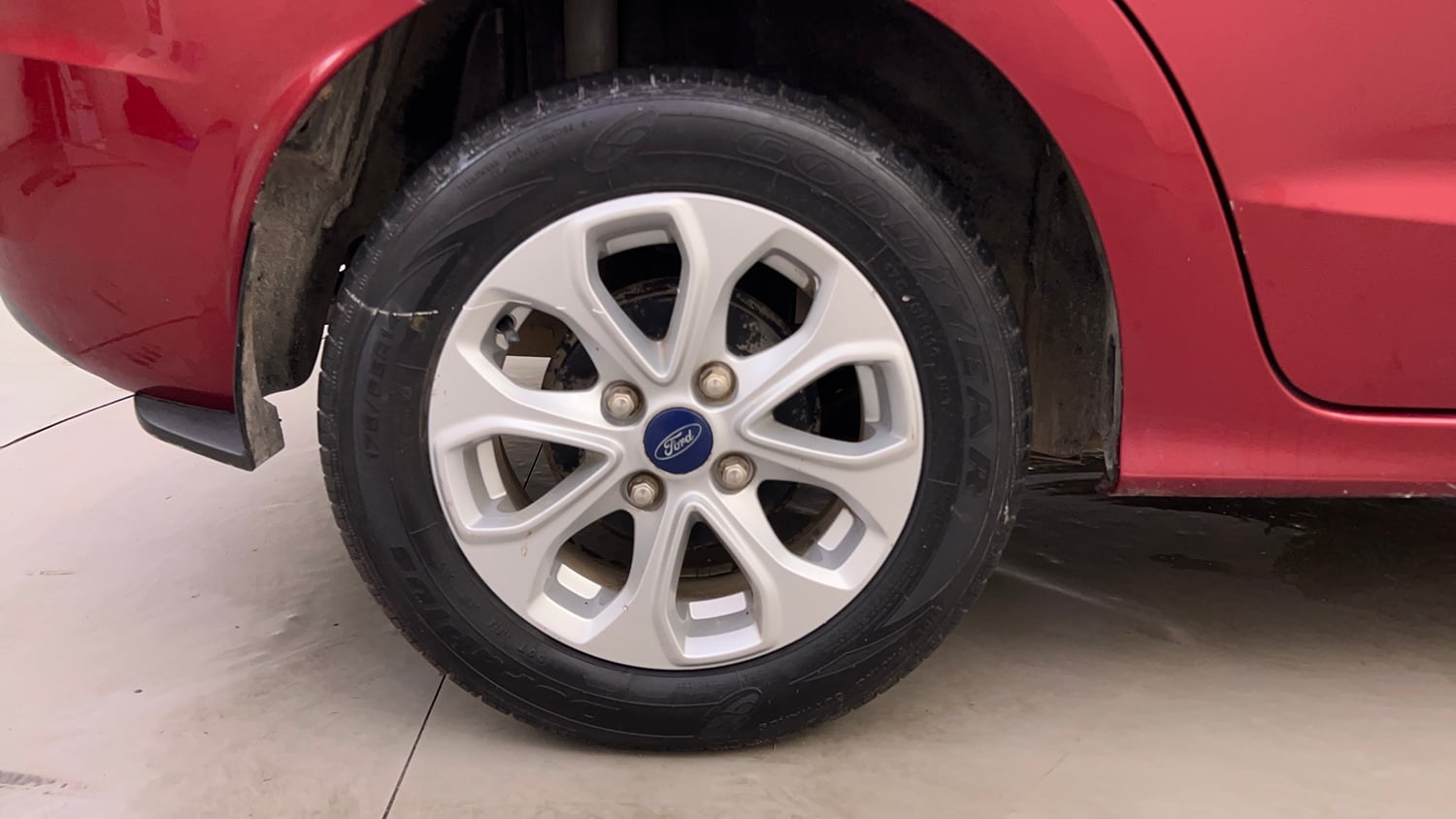 Used 2016 Ford Figo Aspire Titanium1.5 TDCi Diesel Manual tyres RIGHT REAR TYRE RIM VIEW
